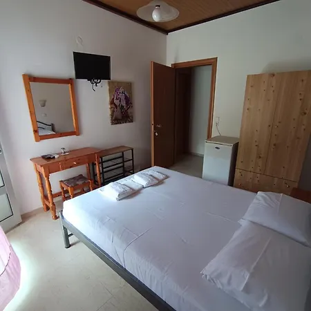 לינה וארוחת בוקר Soti's 3*