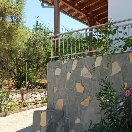 לינה וארוחת בוקר Soti's 3*