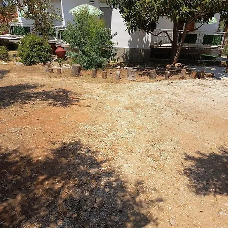 לינה וארוחת בוקר Soti's 3*