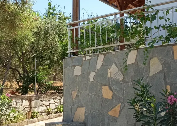 לינה וארוחת בוקר Soti's 3*